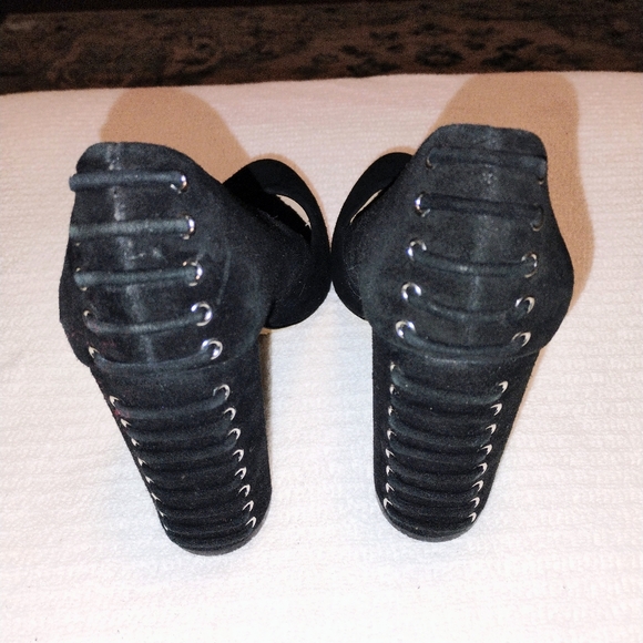 Vince Camuto VC-Dallan Black True Suede Pumps Womens 8.M‎ Block Threaded Heel - Picture 4 of 6